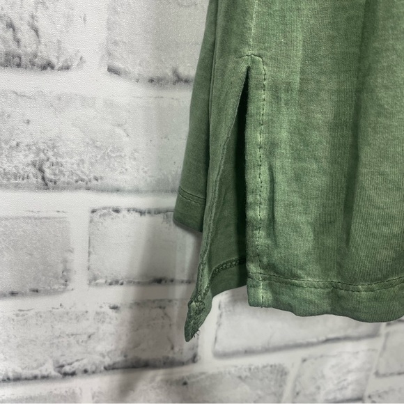 Olivia Sky V-Neck Cuffed Short Sleeve Tee NWT 1X - Picture 3 of 8